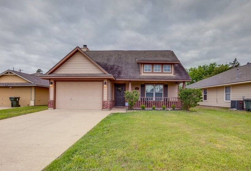 Pet Friendly Texas Retreat W/ Fenced In Yard!