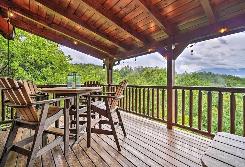 Pigeon Forge Cabin W/ Amazing Mountain Views!