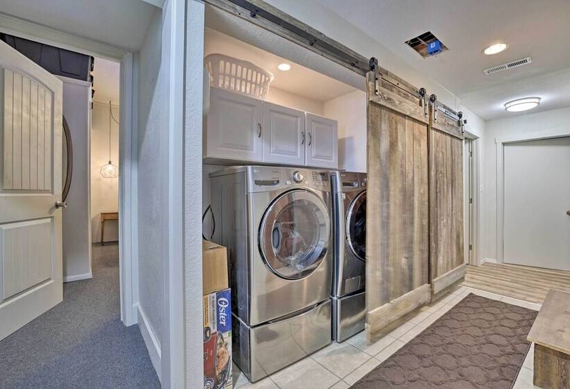 Private Cascade Cabin With Hot Tub & Fire Pit!