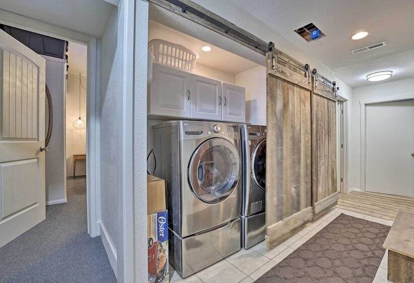 Private Cascade Cabin With Hot Tub & Fire Pit!