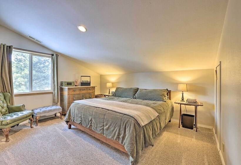 Private Cascade Cabin With Hot Tub & Fire Pit!