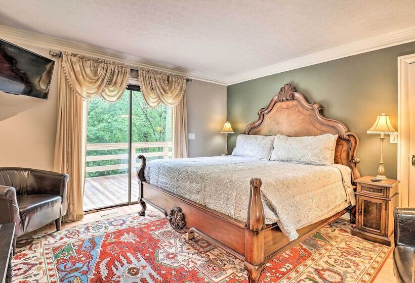 Quiet Art Inspired Hendersonville Boutique Lodge!