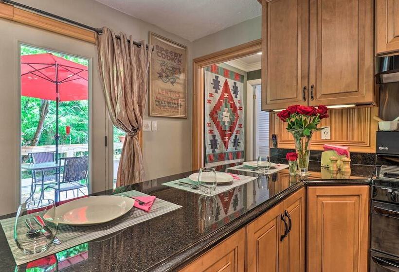 Quiet Art Inspired Hendersonville Boutique Lodge!