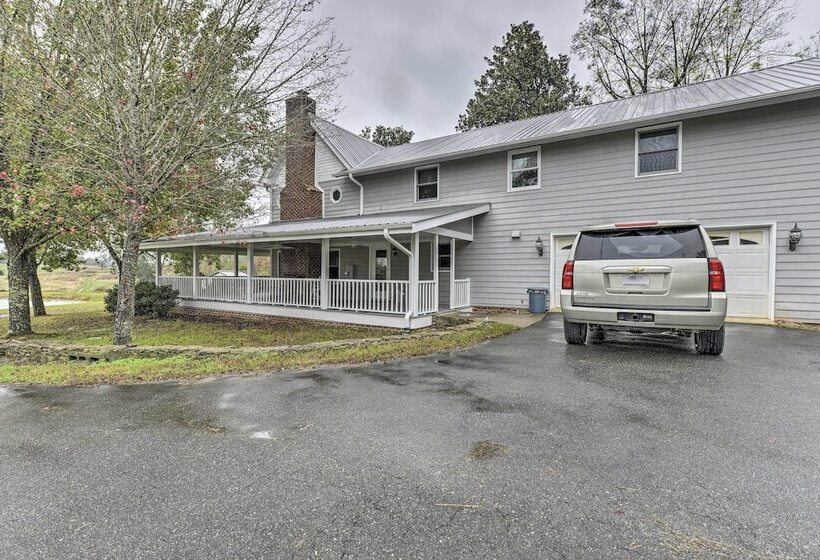 Remodeled Pittsboro Farmhouse Sitting On 220 Acres