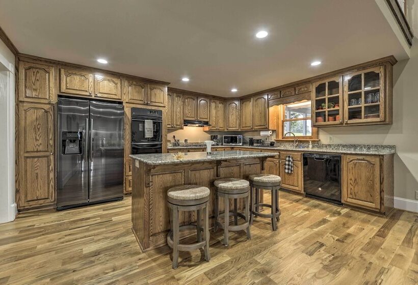 Remodeled Pittsboro Farmhouse Sitting On 220 Acres