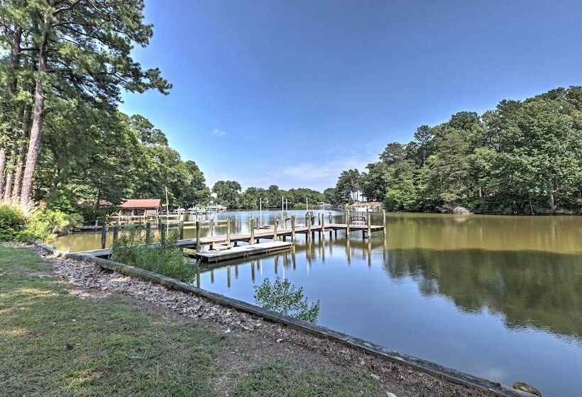 River S Edge Retreat With Kayaks & River Access!