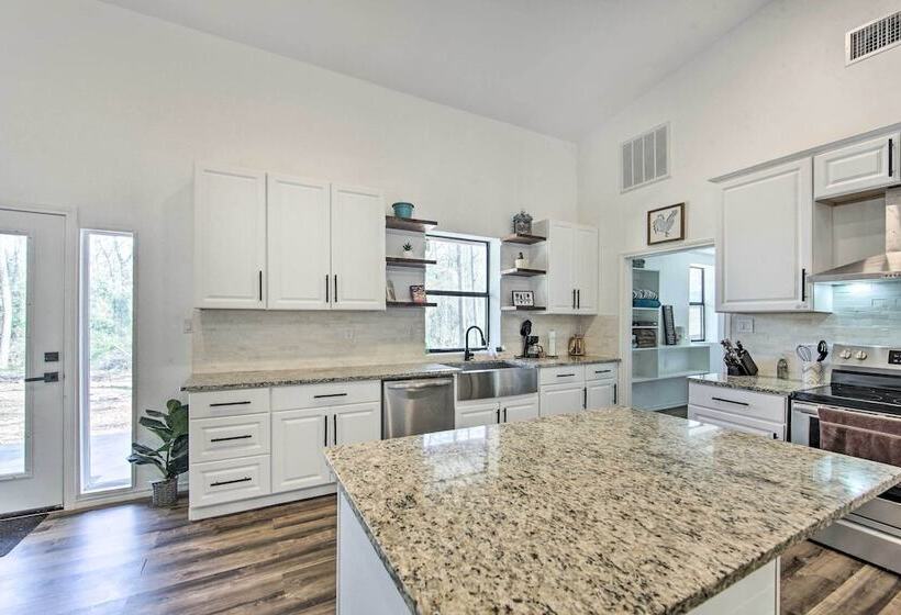 Rural Gilmer House W/ Covered Patio!