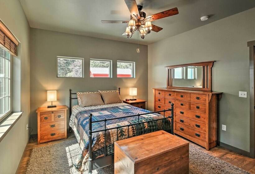 Rustic Cabin Near Mt Rainier: Fire Pit & Bbq!