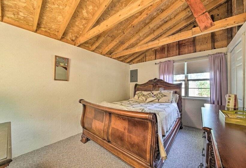 Rustic Retreat Across From Lake; Family Friendly!
