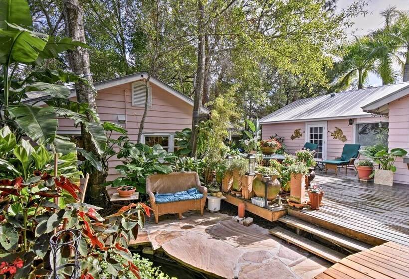 Sarasota Bungalow W/ Pergola, Garden & Waterfalls!