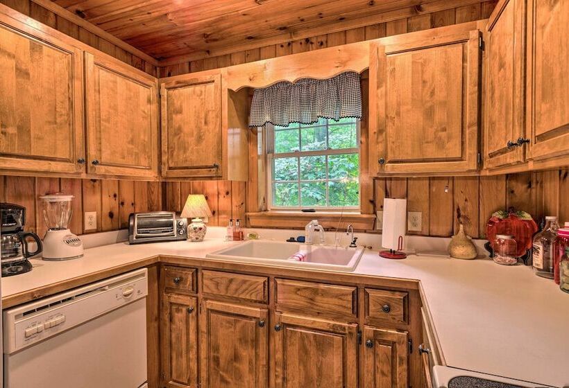Secluded Cabin Between Boone & Blowing Rock!