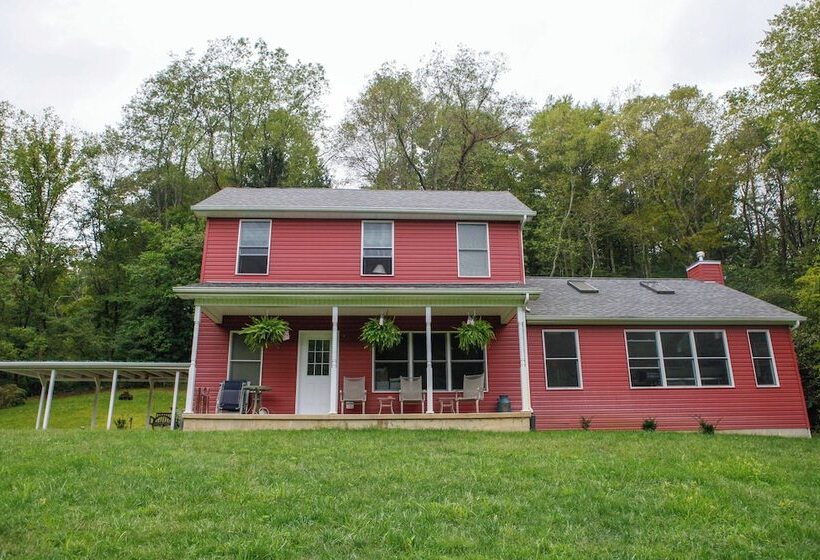 Sugar Grove Escape W/ Hot Tub & Remote Workspace!
