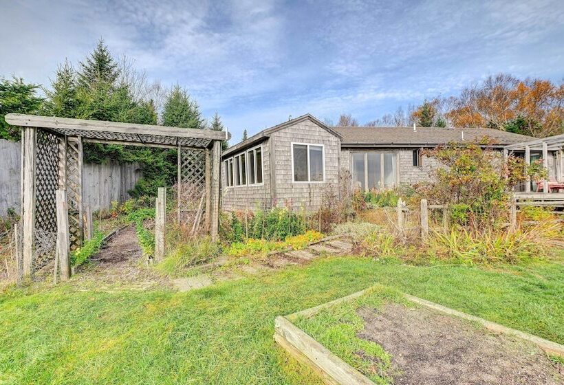 Serene Jonesport Escape: Deck W/ Water Views!