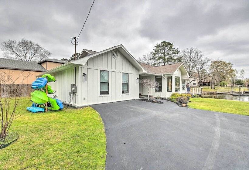Boat Dock & Kayaks: Waterfront Hot Springs Home!