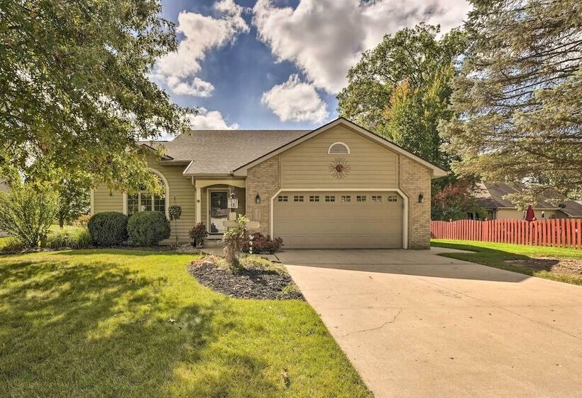 Spacious Fort Wayne Home W/ Yard + Gas Grill!