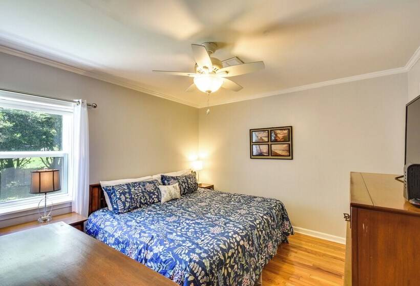 Spacious Lake Hartwell Home W/ Private Boat Dock!