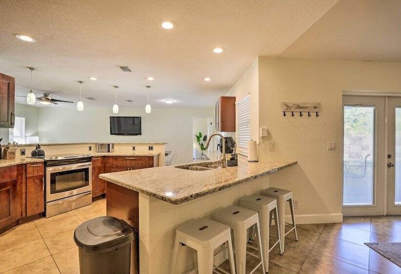 Spacious Largo Retreat: Private Pool & Yard!