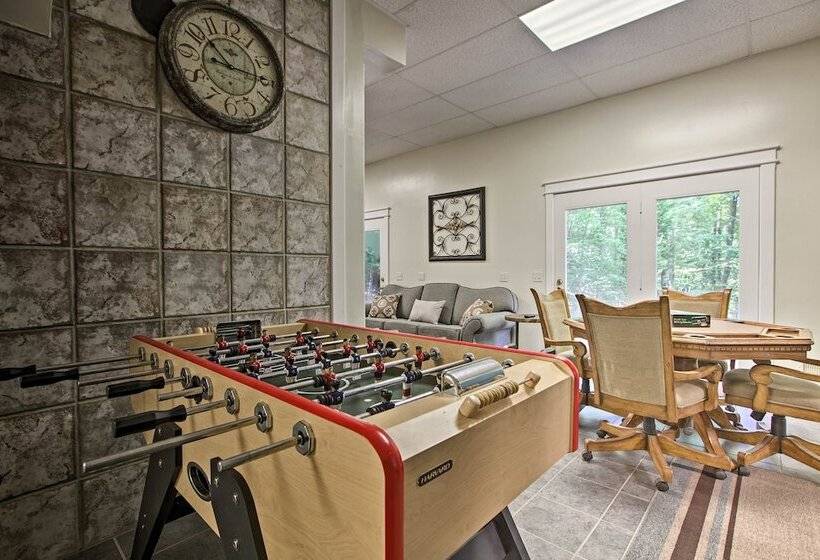 Spacious Mcgaheysville Family Retreat W/ Game Room