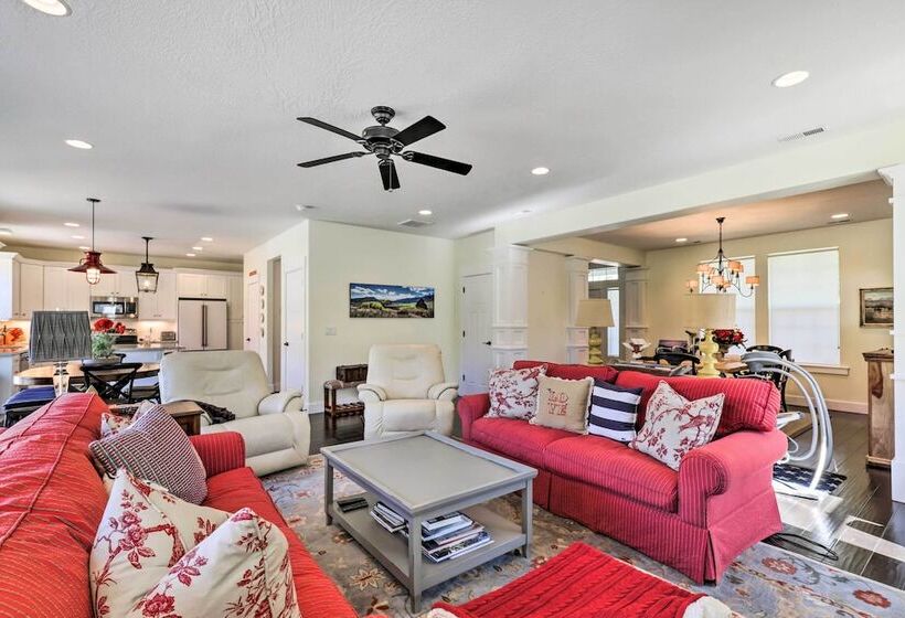 Spacious Midway Home W/ Balcony + Mtn Views!