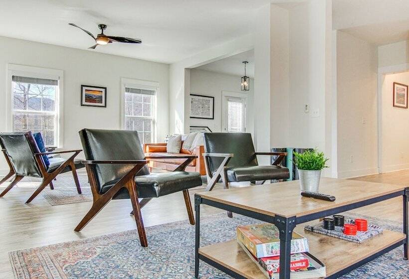 Mountain View, Fire Pit: Roomy Blue Ridge Home!