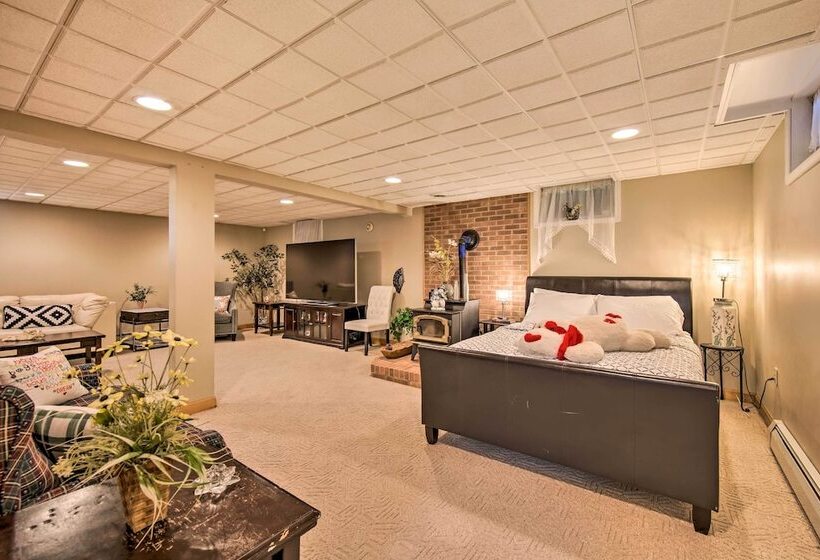 Spacious Palmyra Home W/ Fire Pit & Deck!