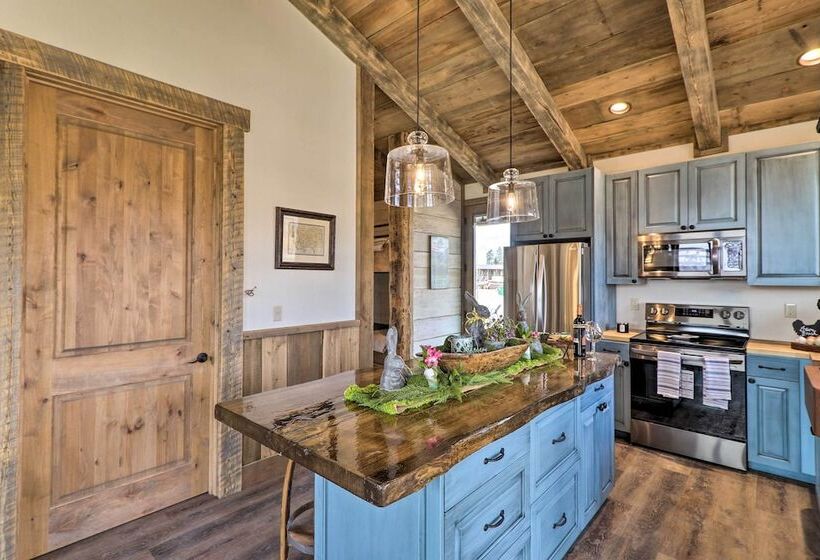 Stunning Kalispell Cottage On 30 Acre Farm!