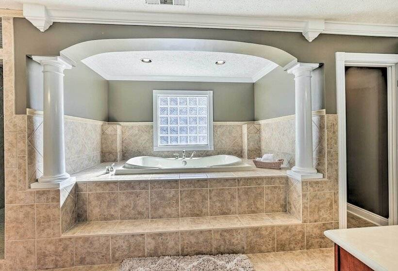 Stunning Wetumpka Farmhouse W/ Private Pool!