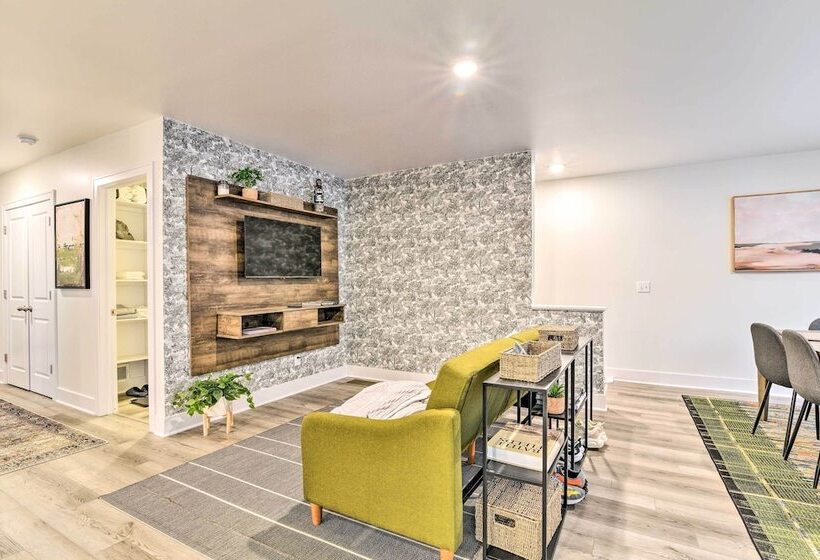 Stylish Retreat W/ Yard < 5 Mi To Msu Campus