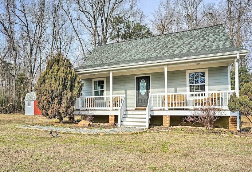Sweet Vacation Cottage W/ Deck & Grill!