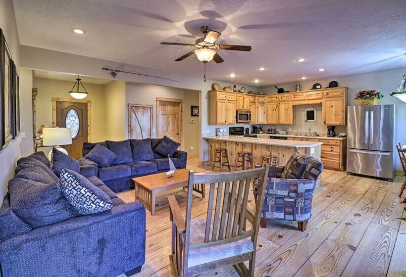 The Captains Quarters In Rogers W/ Covered Porch!