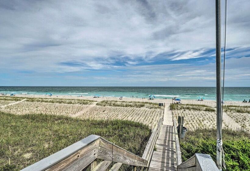 Topsail Beach Villa: Outdoor Oasis W/ Hot Tub