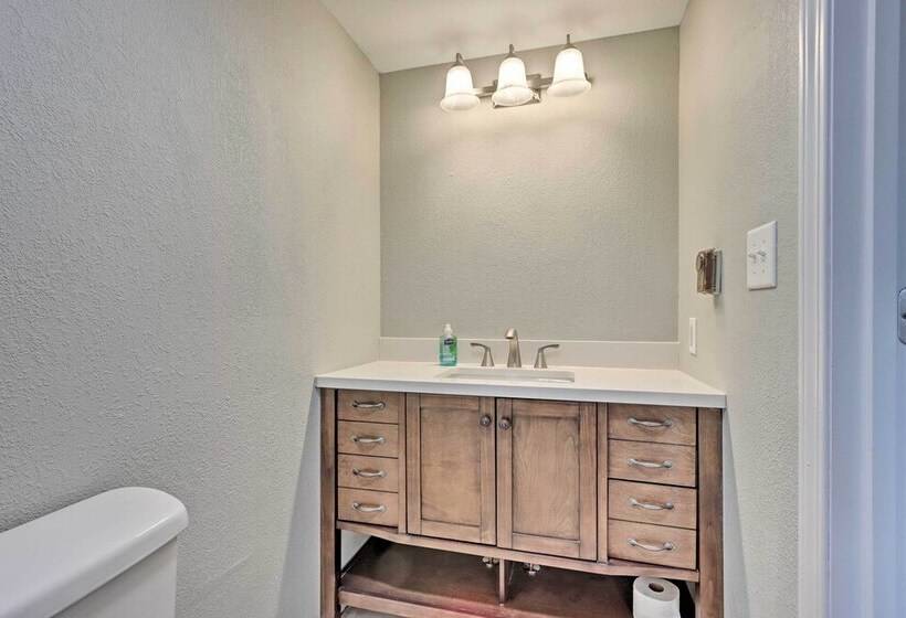 Lake View Margaritaville Retreat W/ Screened Porch