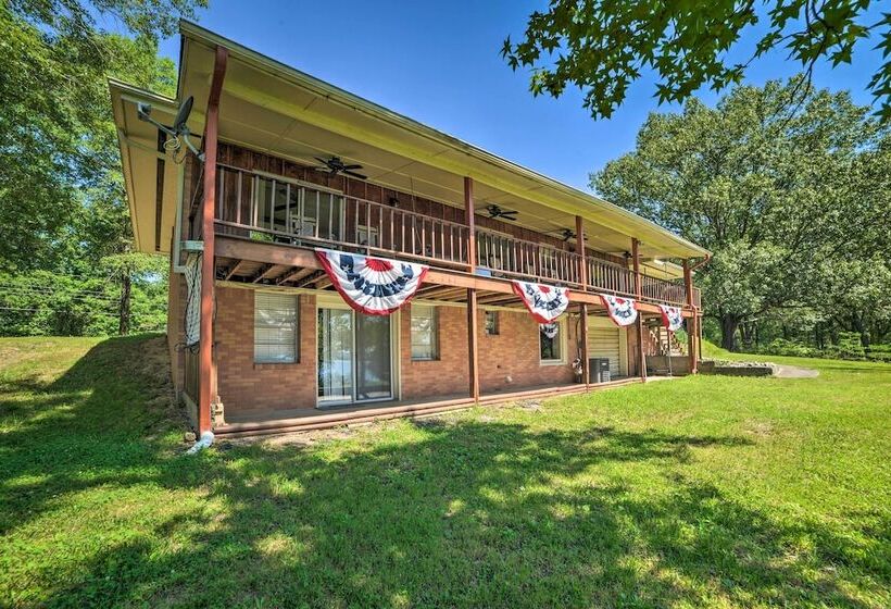 Waterfront Tennessee Home On Kentucky Lake W/ Deck