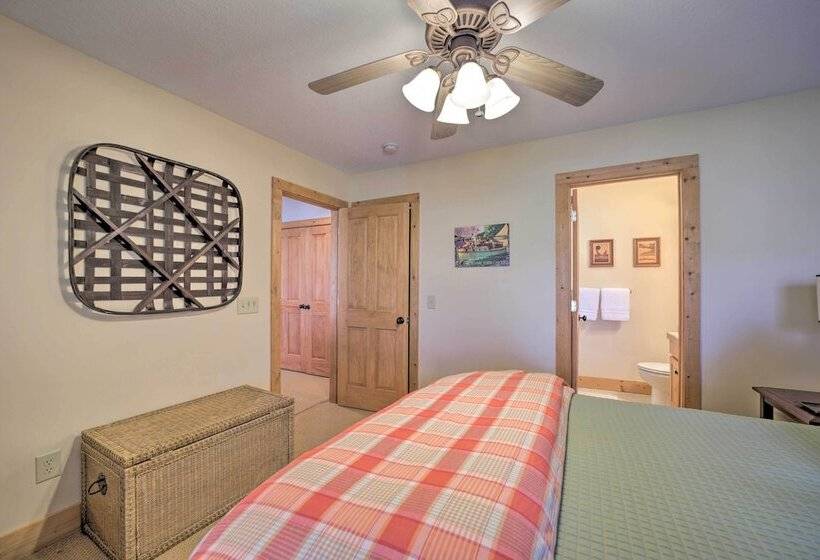 Woodsy Smoky Mtn Hideaway W/ Grill & Views!