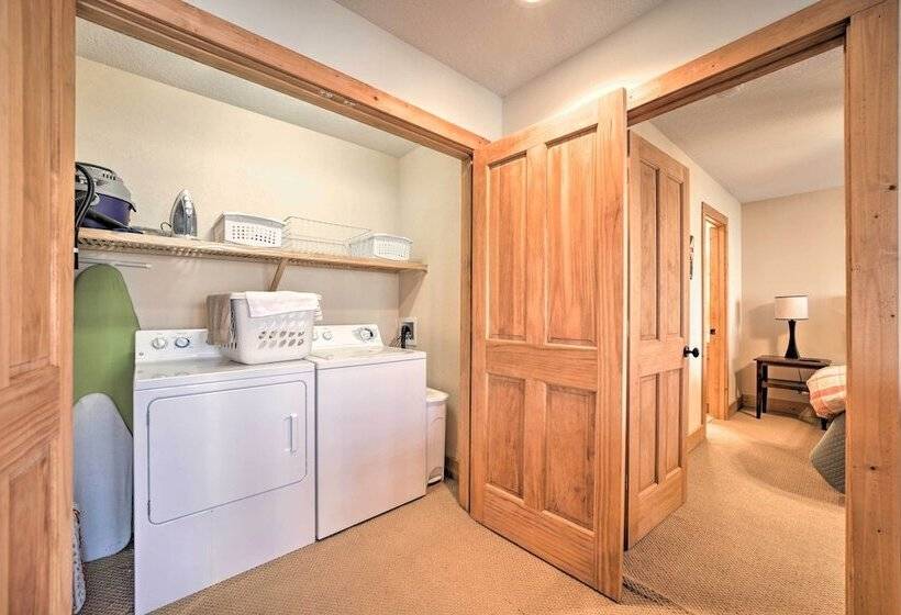 Woodsy Smoky Mtn Hideaway W/ Grill & Views!