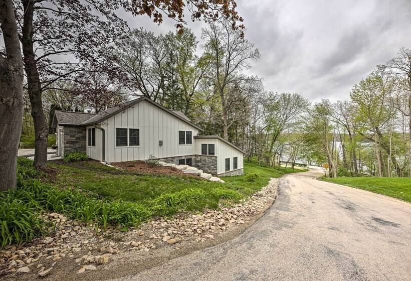 Big Cedar Lake House: Views, 100 Ft To Water!