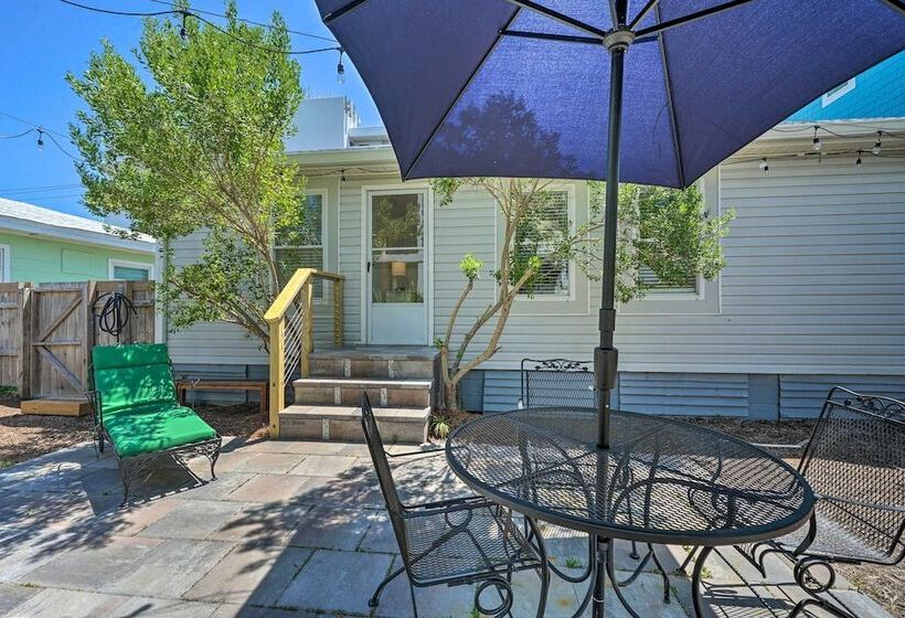 Bright Carolina Beach Cottage W/ Yard & Grill