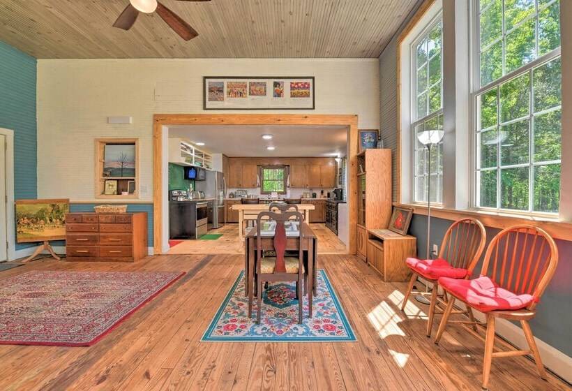 Bright Converted Schoolhouse In Chesterfield!