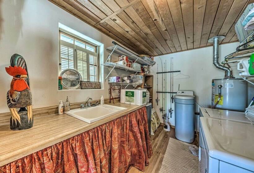 Cozy Alto Cabin On 2 Acres: Near Fishing & Skiing!