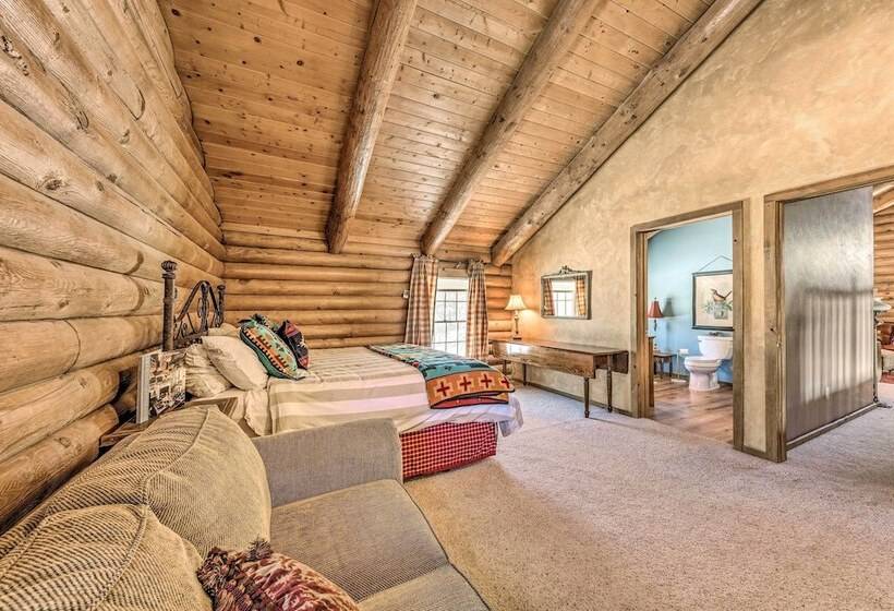 Cozy Alto Cabin On 2 Acres: Near Fishing & Skiing!