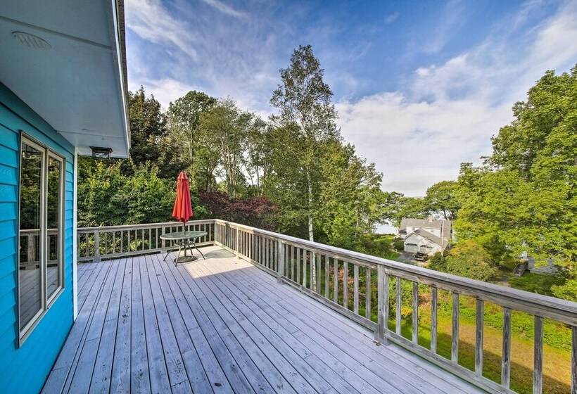 Charming Retreat W/ Deck ~ 4 Mi From Casco Bay!