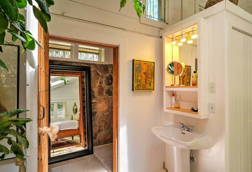 Charming Santa Fe Studio Cabin W/ Patio & Yard!