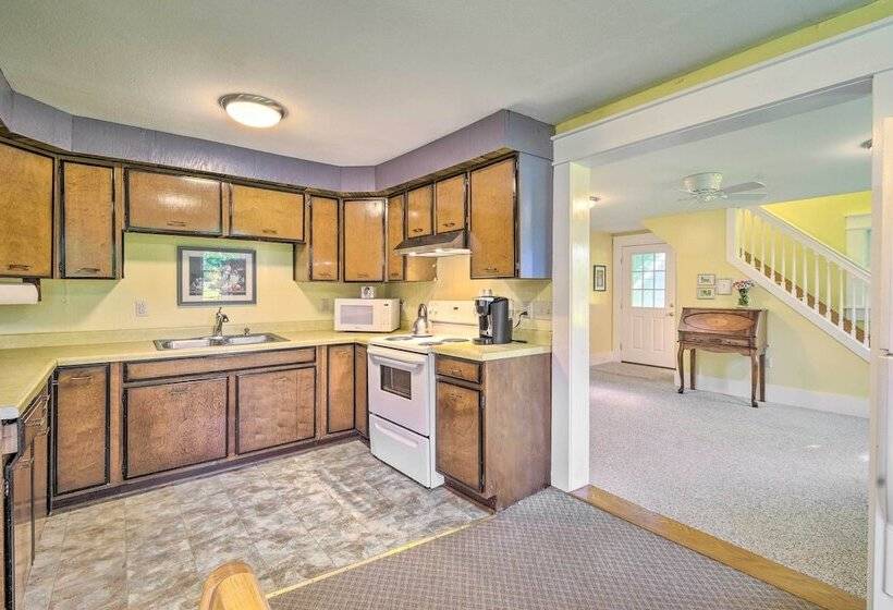 Charming Stanley Home W/ Yard, 7 Mi To Seneca Lake