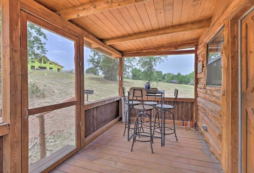 Chic Thorndale Cabin W/ Fire Pit & Paddleboat!