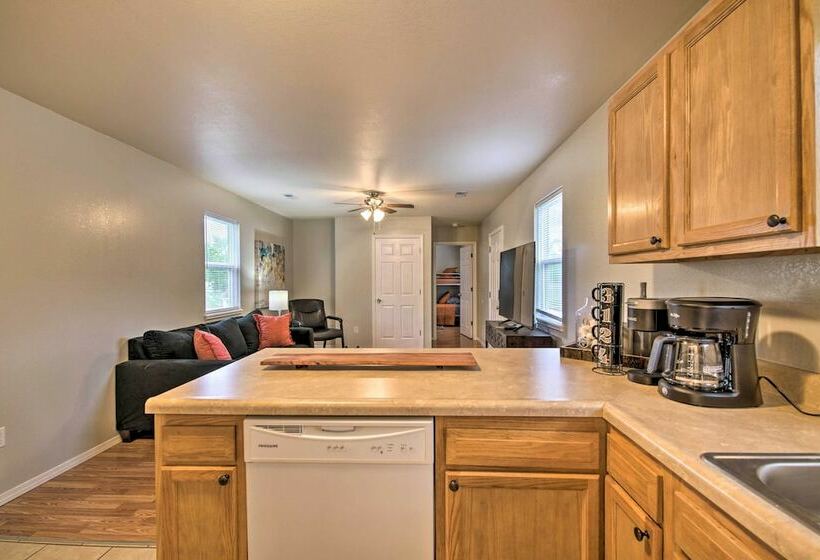 Comfy West Plains Home < 1 Mi To Main Street!