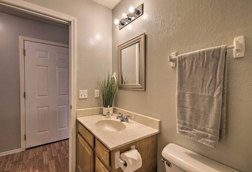 Comfy West Plains Home < 1 Mi To Main Street!