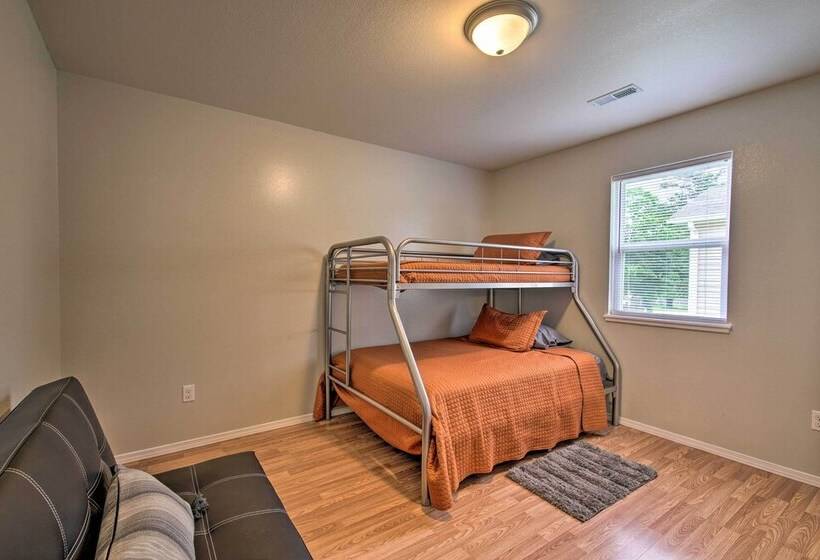 Comfy West Plains Home < 1 Mi To Main Street!