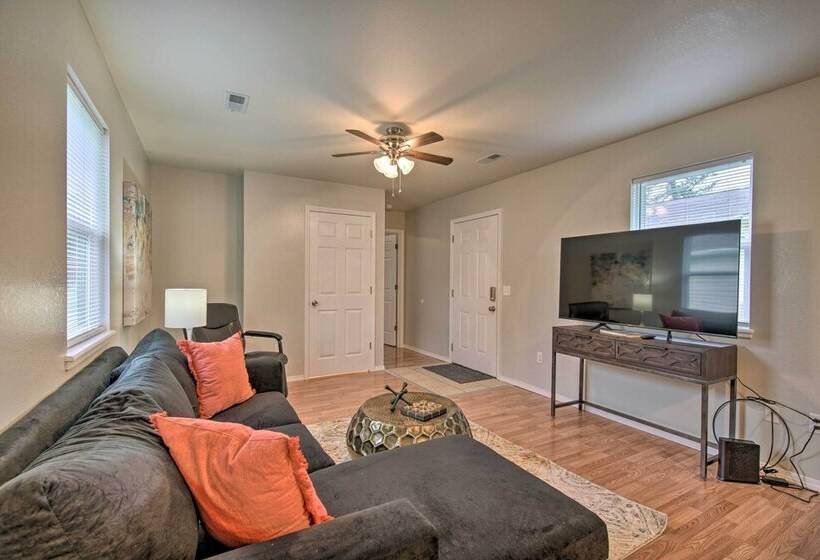 Comfy West Plains Home < 1 Mi To Main Street!