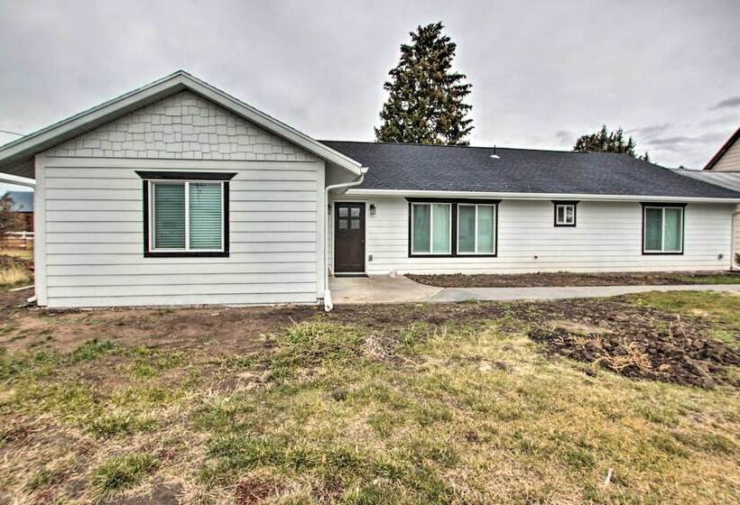 Cozy + Chic Abode ~ 11 Mi To Bloomington Lake