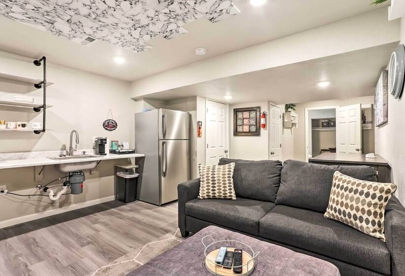 8 Mi To Barr Lake: Cozy Commerce City Home!